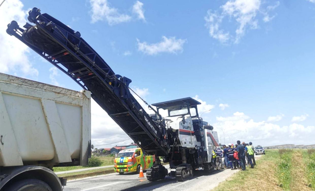 Shantui SM200M-C6 milling machine works in Guyana for the road maintenance.