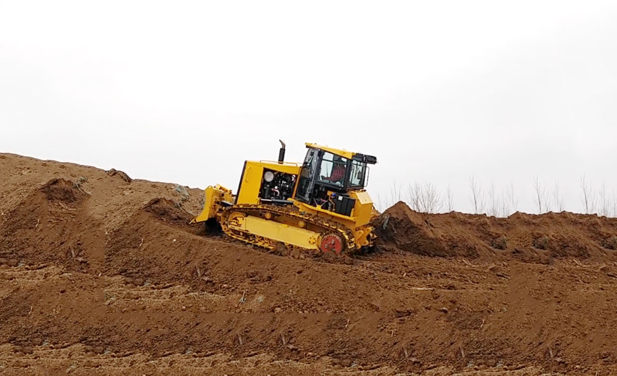 DH16K2 bulldozer for mining operation in a sand yard in U.K.