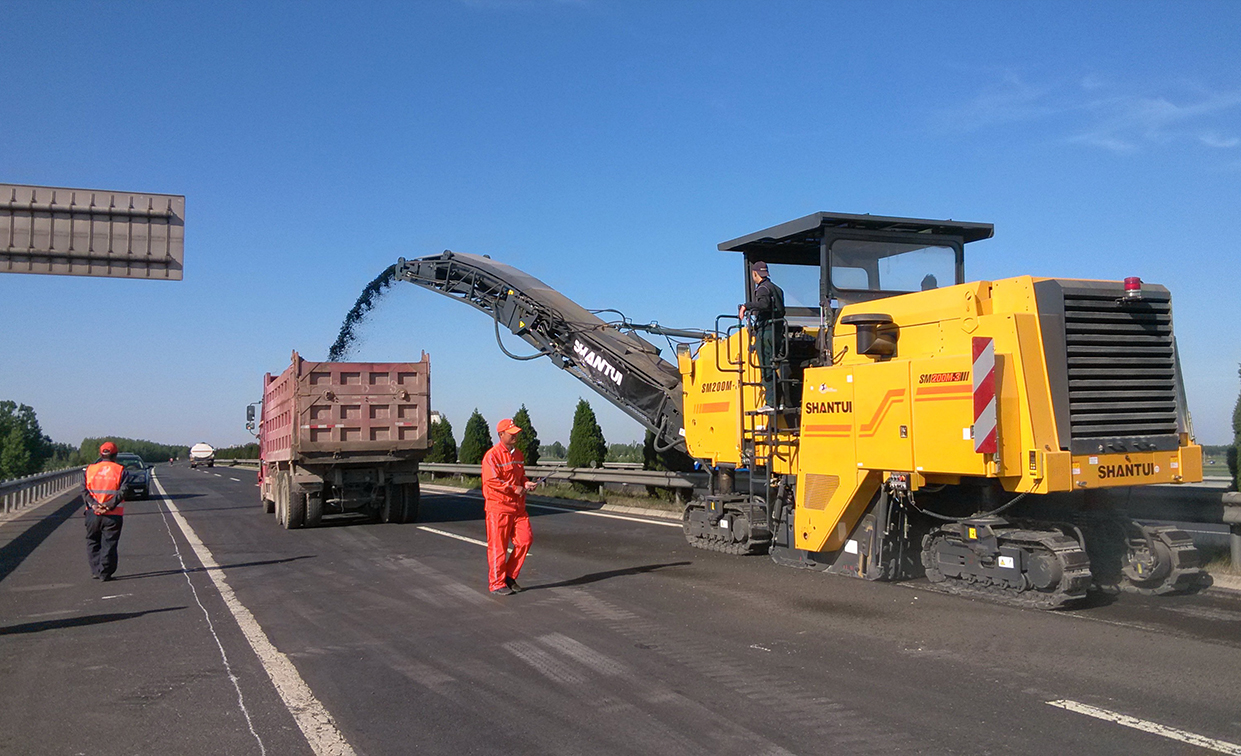 Shantui milling machine for expressway maintenance