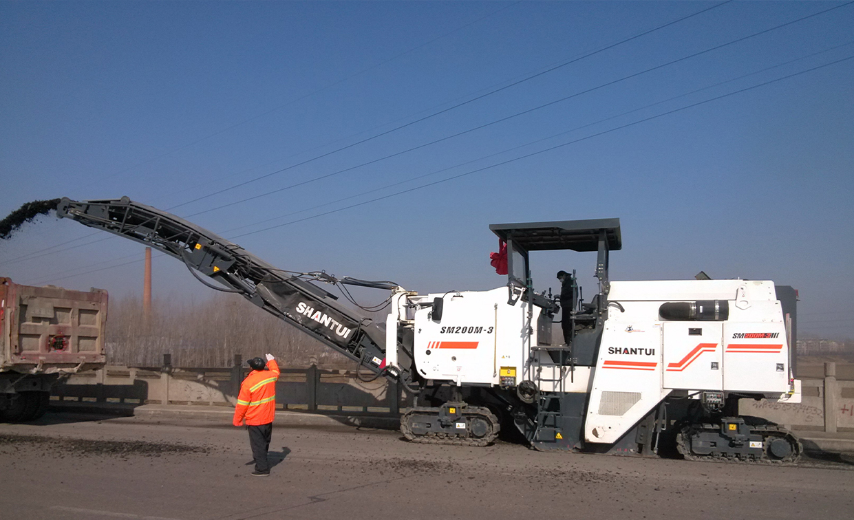 Shantui milling machine for expressway maintenance